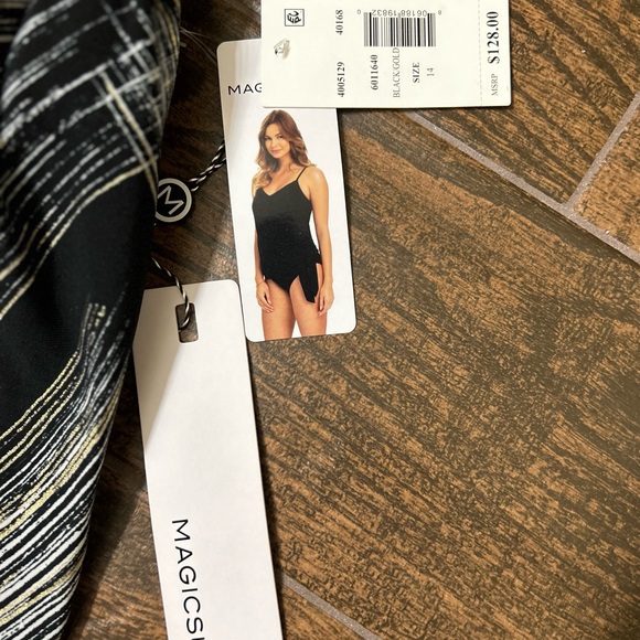 Magicsuit one piece top size 14 Black and white print NEW - Picture 4 of 6